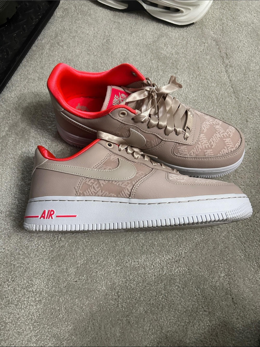 Nike Women’s Air Force 1 Low - Fossil Stone - Taupe with Coral Lining